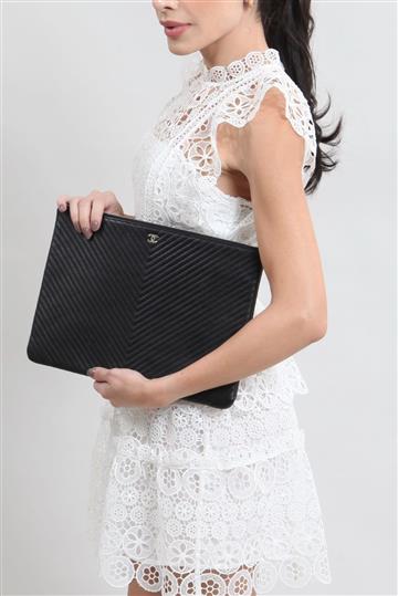 Clutch Chanel Porta Documento Chevron Caviar Preto